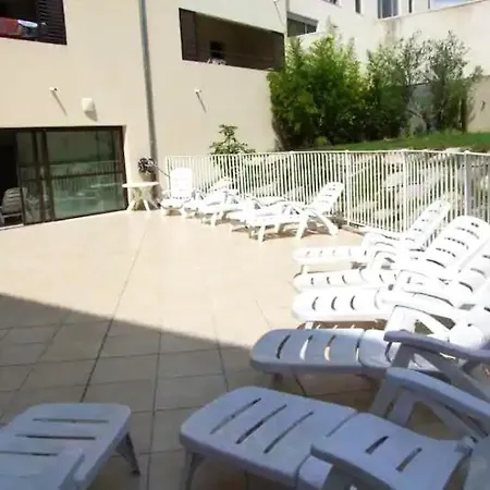 Appartement En Centre-Ville D'Uzes Exterior photo